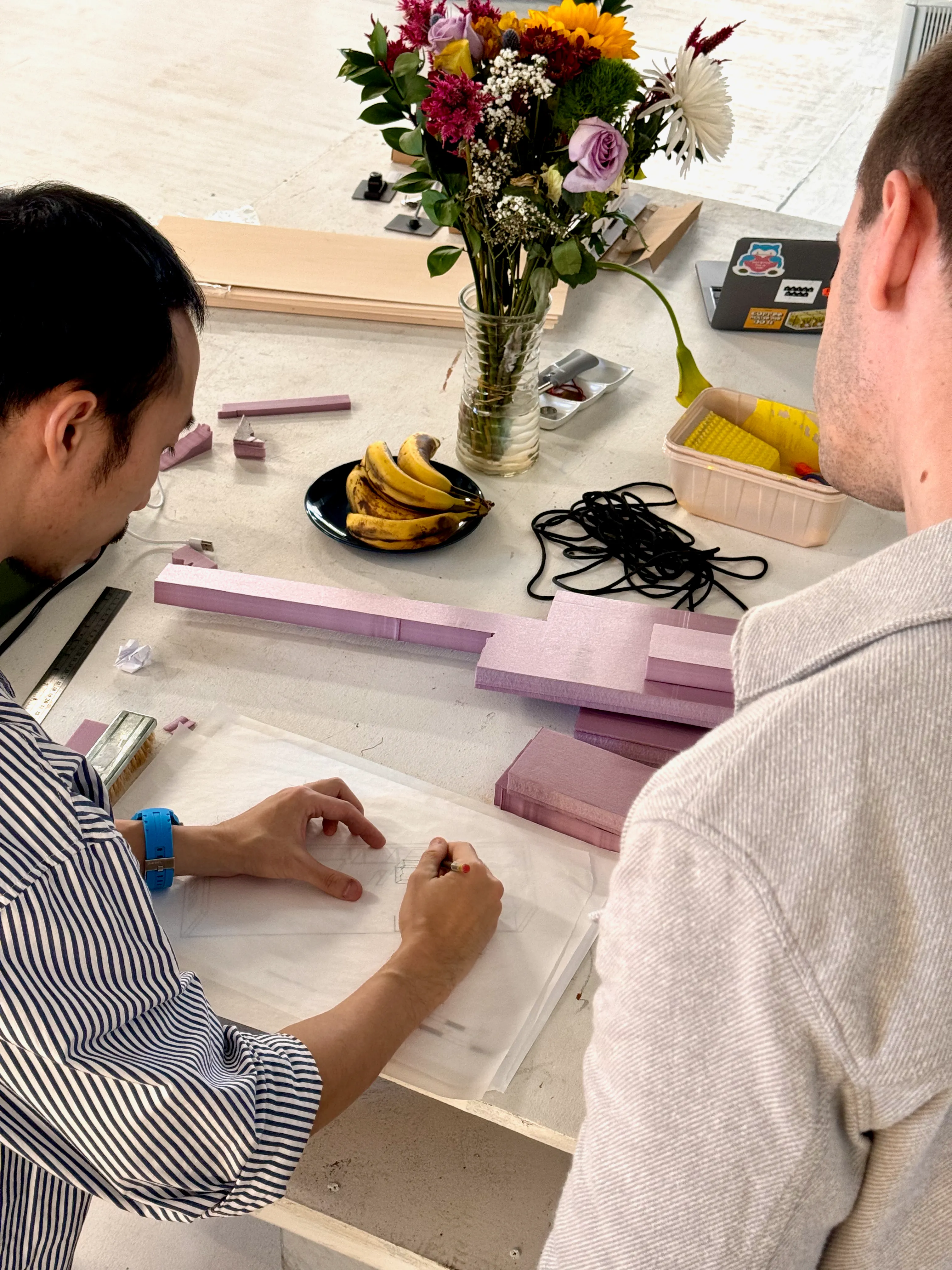 paul mok teaching at the study of the mundane, an architecture workshop hosted at telos in late 2024
